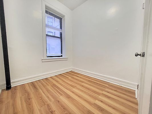 4th image of 319 E 108th St APT 1E