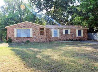 1405 N Bryan Ave, Mt Pleasant, TX 75455