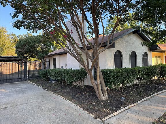 5th image of 2918 Clover Ln
