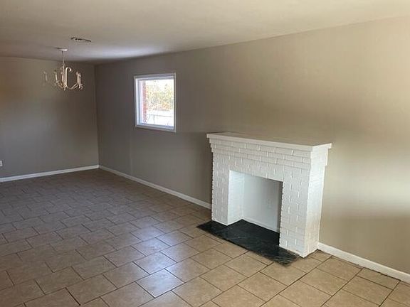2nd image of 965 De Porres Ave