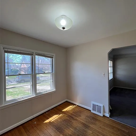 23280 Forest St — Photo 22