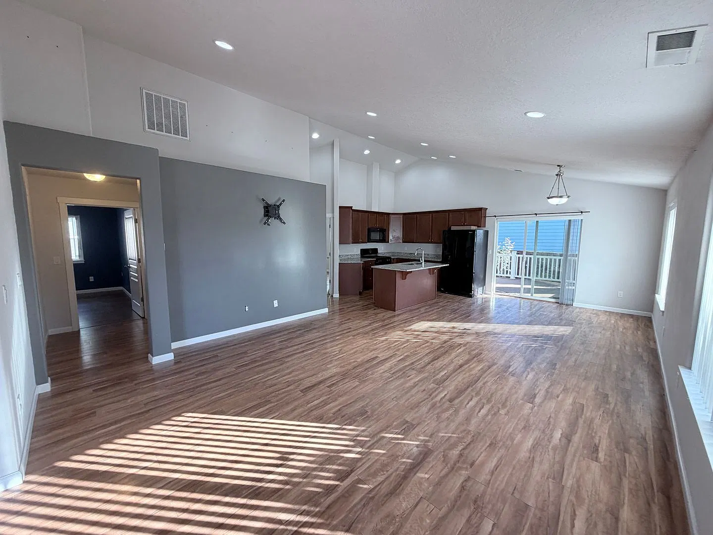 Three Bedroom Home in Dallas with Solar! — Photo 2