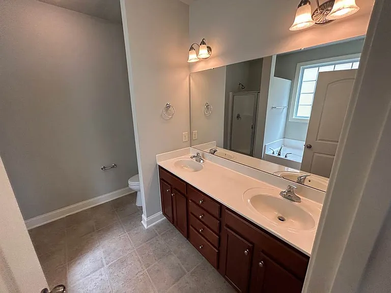 109 Windy Creek Ln — Photo 25