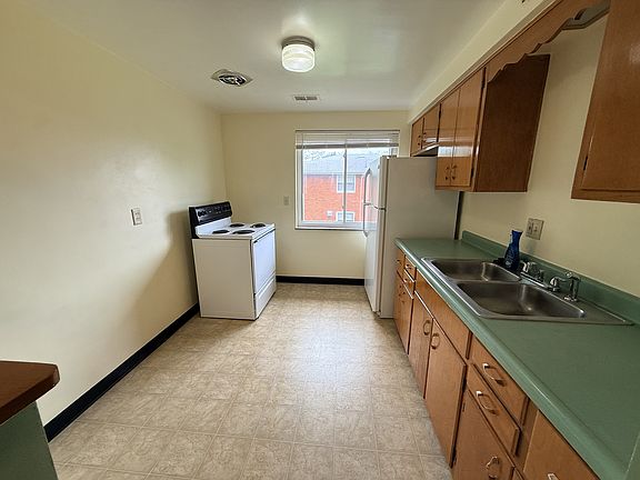 5th image of 4760 Holiday Dr Suite 3