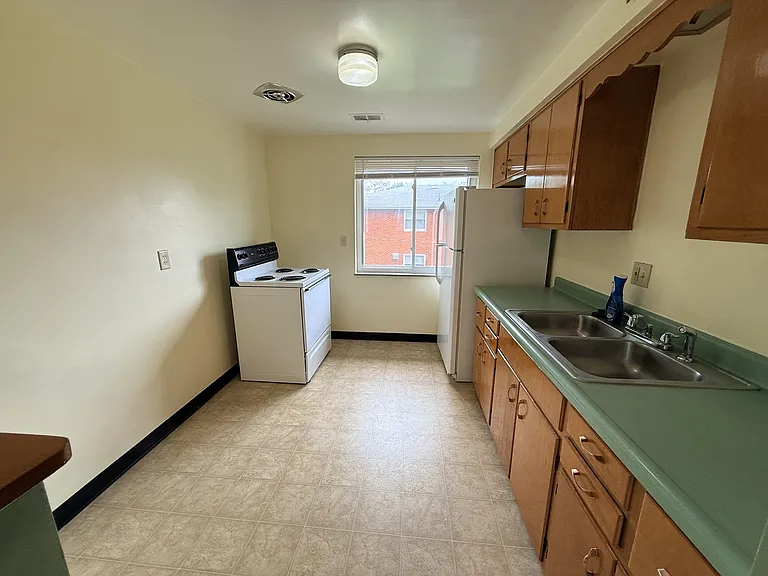 4760 Holiday Dr #3 — Photo 5