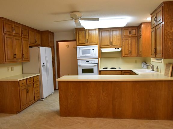 3rd image of 212 Edgewood Dr