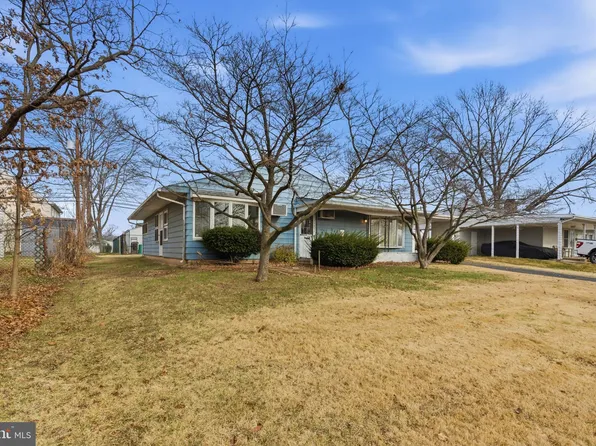 26 Good Ln, Levittown, PA 19055