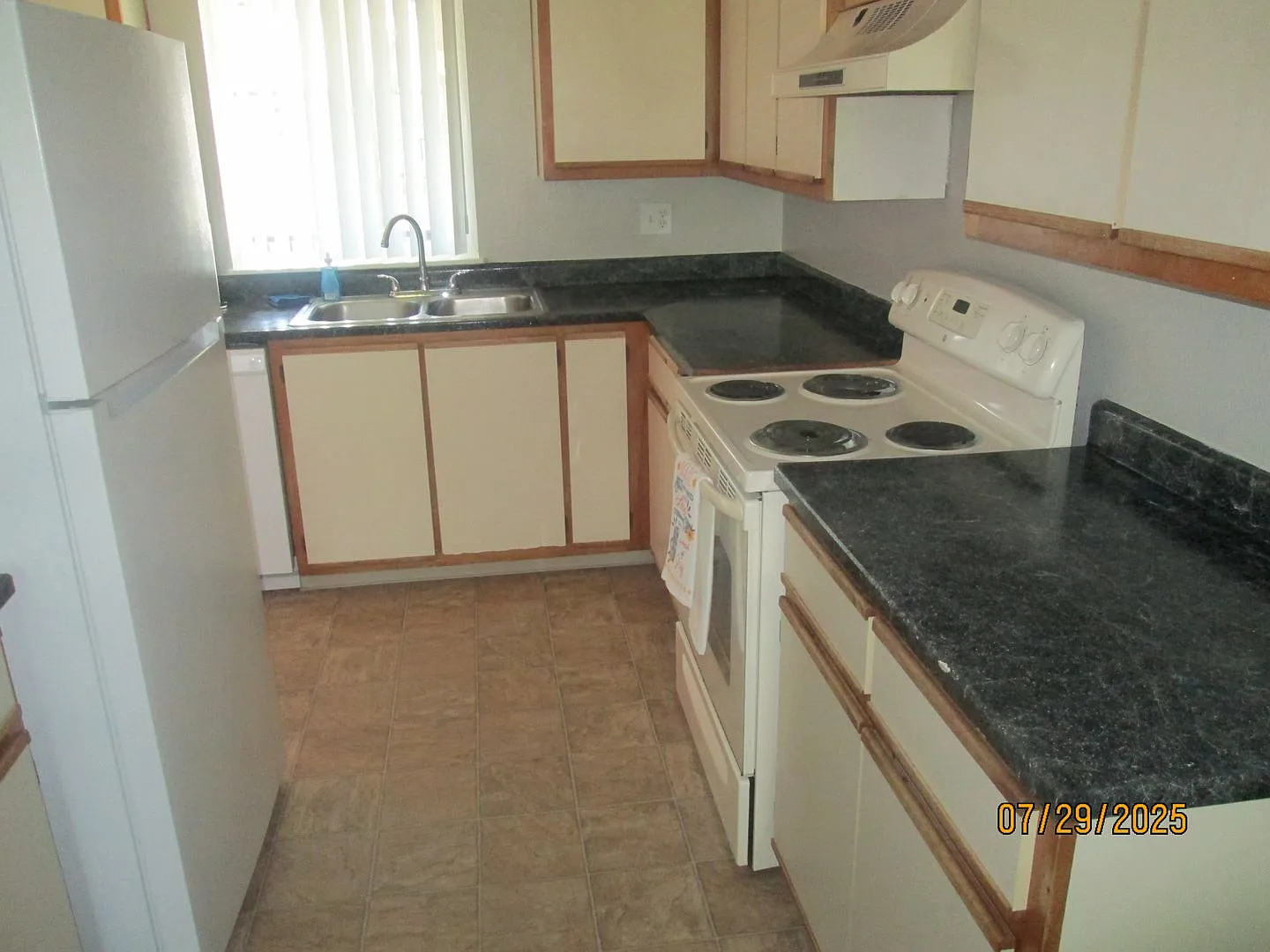 Pointe West Apartments — Photo 4