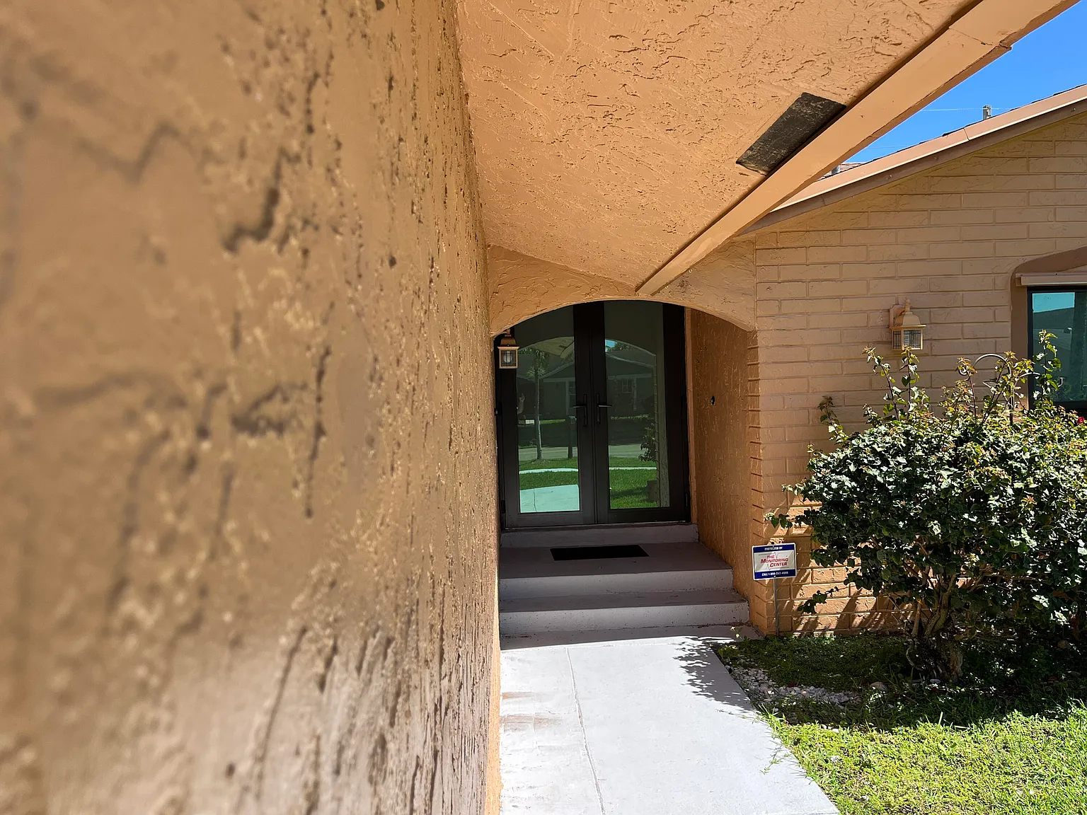 3 bed, 2.0 bath, 1630 sqft, $3,800 — Photo 4
