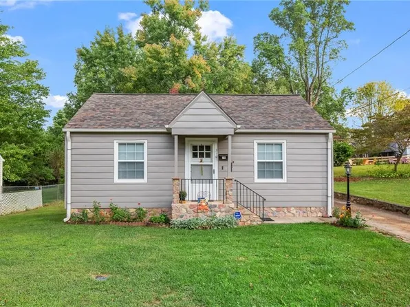 310 Elmwood Dr, Winston Salem, NC 27127