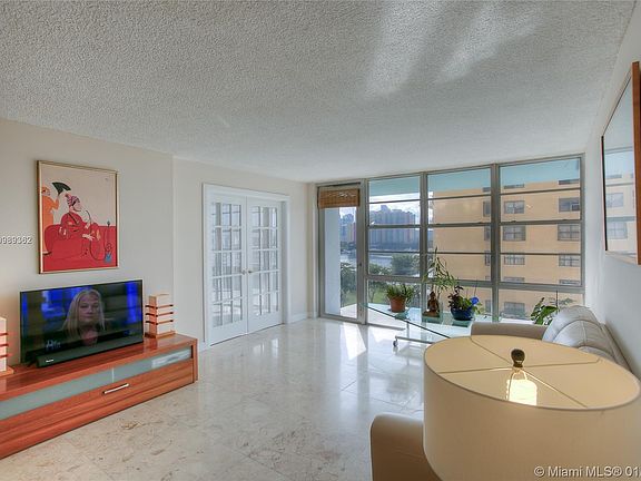 3rd image of 301 174th St APT 809