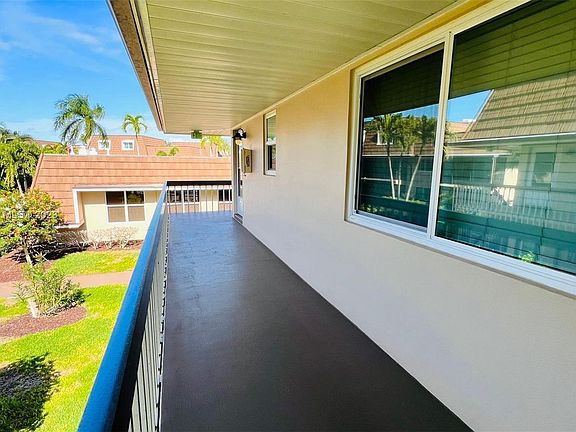4th image of 87 N Collier Blvd APT F5