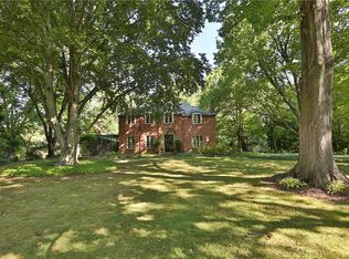 2 Whitestone Ln, Rochester, NY 14618