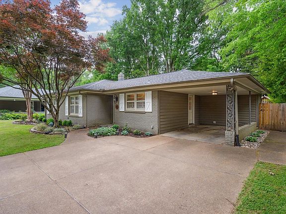 4th image of 111 Mary Ann Dr