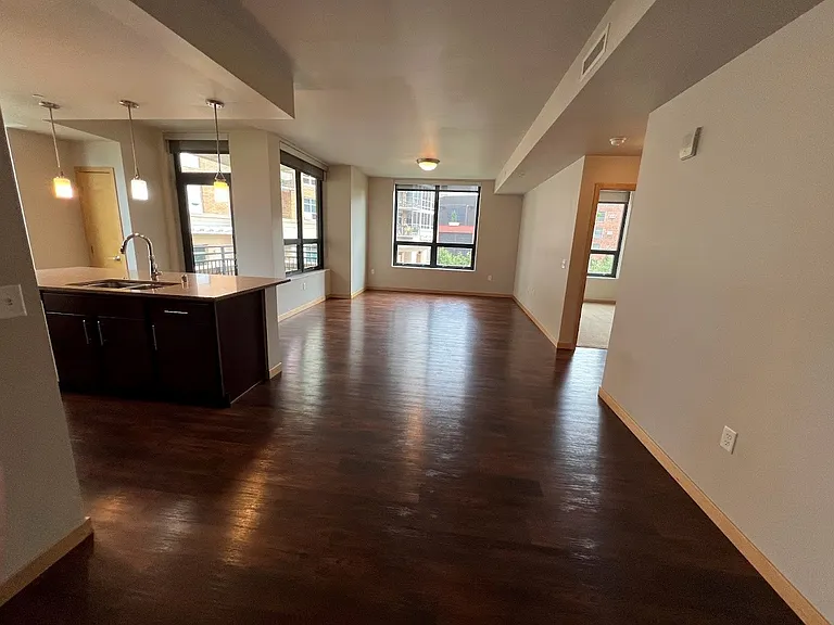 Venture Luxury High Rise — Photo 94