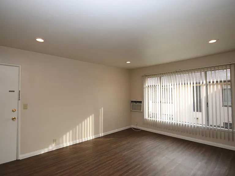 343 S Madison Ave #8 — Photo 8