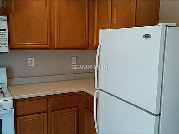 4th image of 2425 Courlan Dr