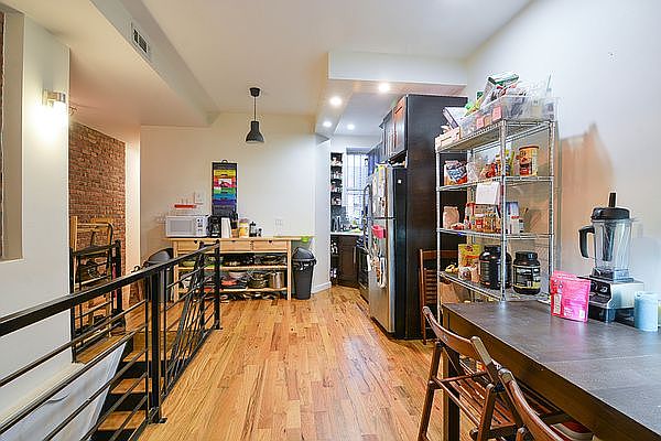 1st image of 778 Lincoln Pl APT 1R