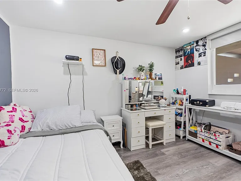 630 NE 23rd Ct — Photo 16