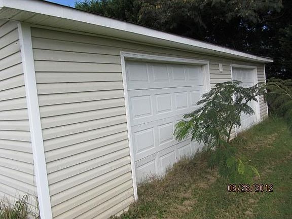 2nd image of 2415 23rd Avenue Pl NE