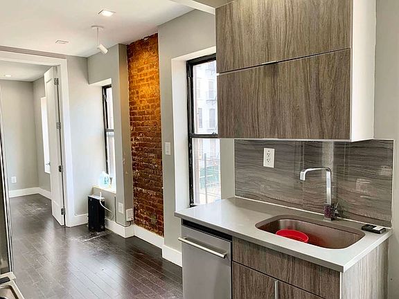 3rd image of 312 E 106th St APT 5