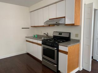 222 N 9th St APT 2R, Philadelphia, PA 19107