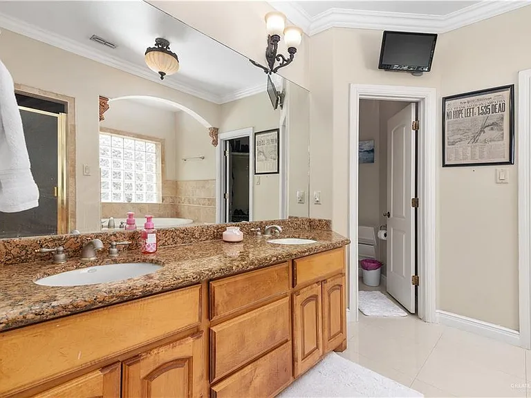 2401 W Rhin Dr — Photo 25