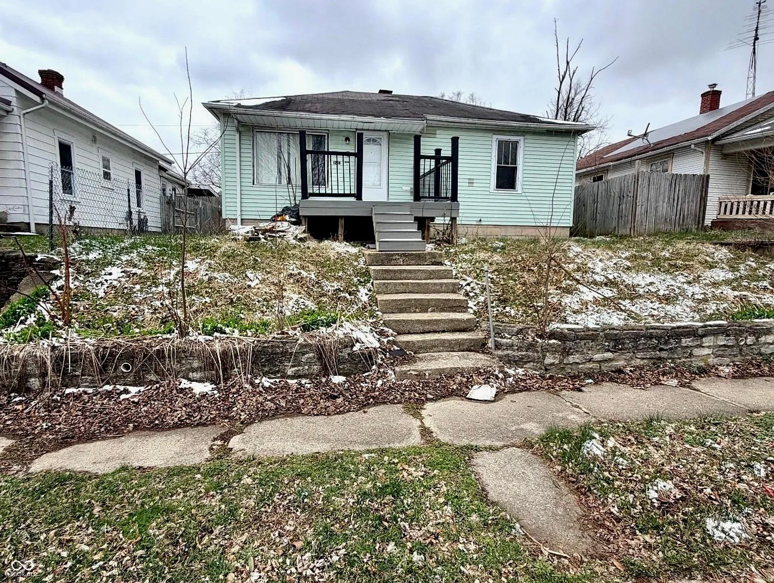 1218 Crosshall St photo 1