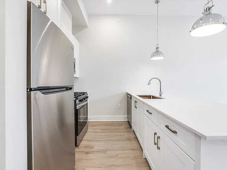 667-665 Grand St #403 — Photo 3
