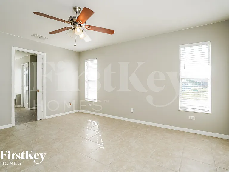 1828 SW 3rd Pl — Photo 10