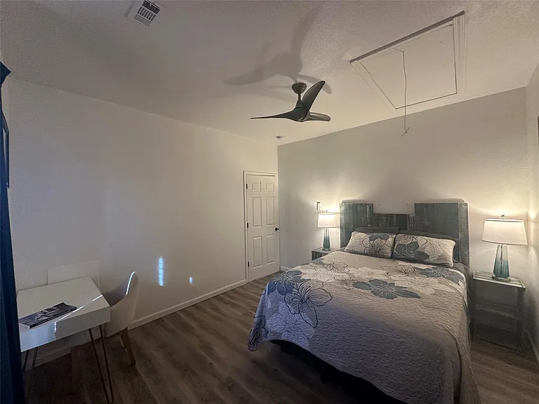 4009 Avenue L — Photo 6