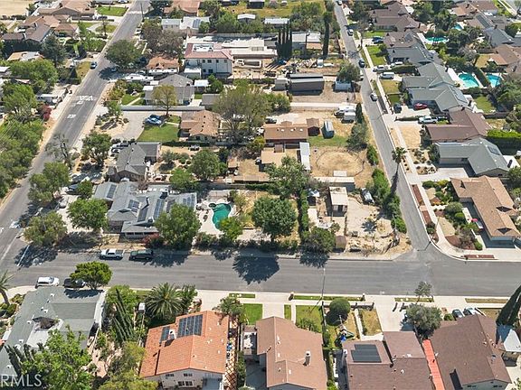 3rd image of 10457 Variel Ave