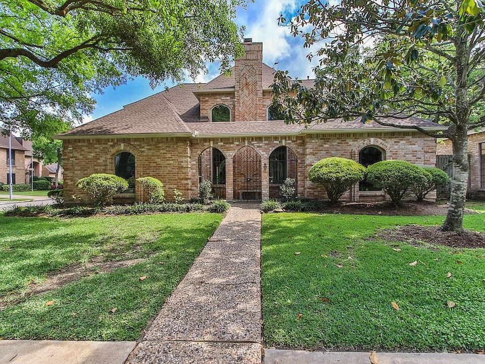 Beautiful Home! Pool, Updated Luxurious Baths, Recent Energy Efficient Windows, So Many Upgrades! Secluded Subdivision in the Energy Corridor.