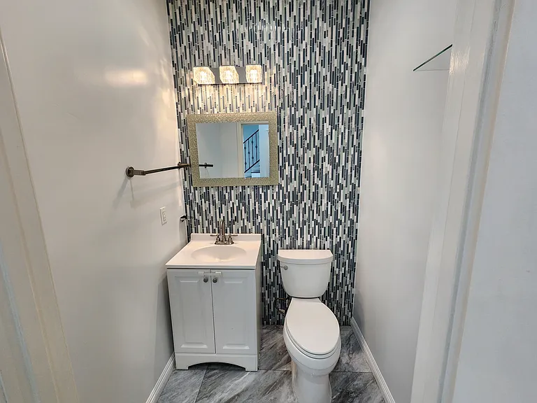 6827 Murietta Ave — Photo 33