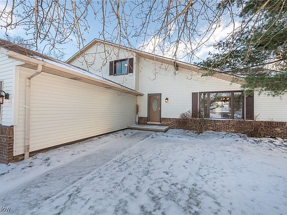 3rd image of 7561 Parkside Dr