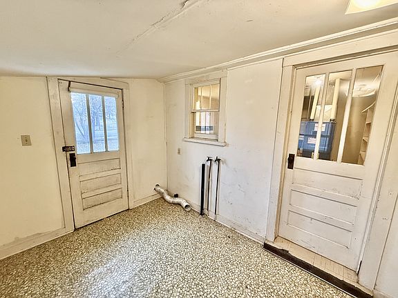 2nd image of 400 W Roosevelt