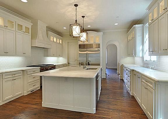 3rd image of 3707 Mockingbird Ln