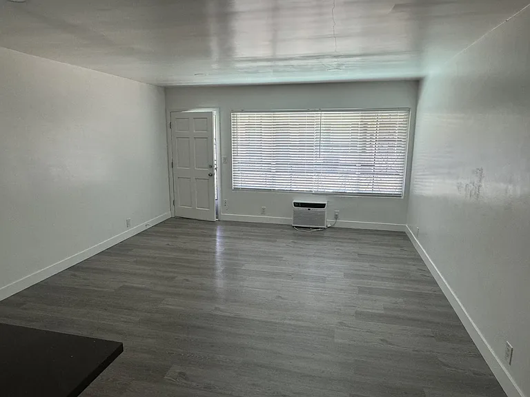 Royal Palms Apartment Complex — Photo 19