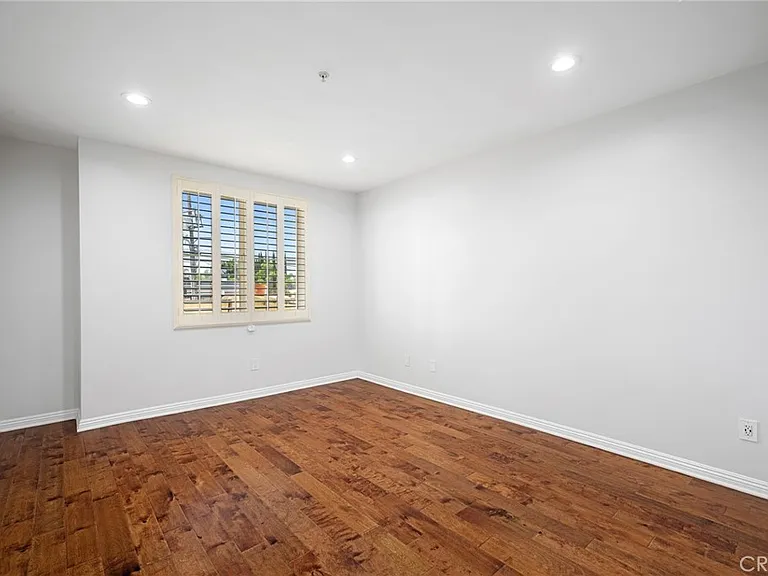 6800 Corbin Ave — Photo 14