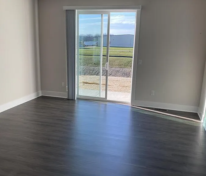W218N16046 Tiger Lily Dr — Photo 6