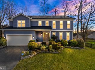 15242 Sovereign Pl, Chantilly, VA 20151