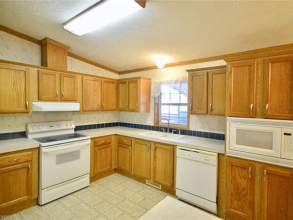5th image of 2 Emerald Ln #2