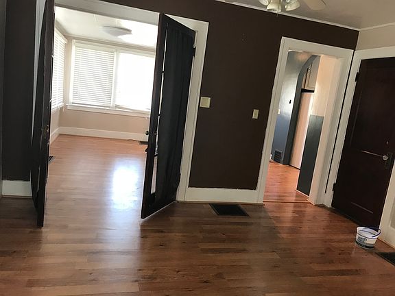 3rd image of 204 E 3rd Ave