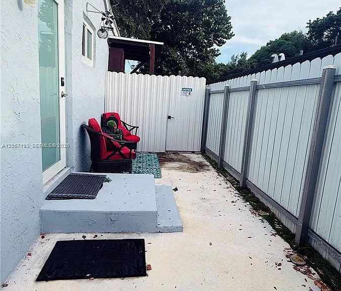 1558 NW 103rd St #EFFICIENCY — Photo 1
