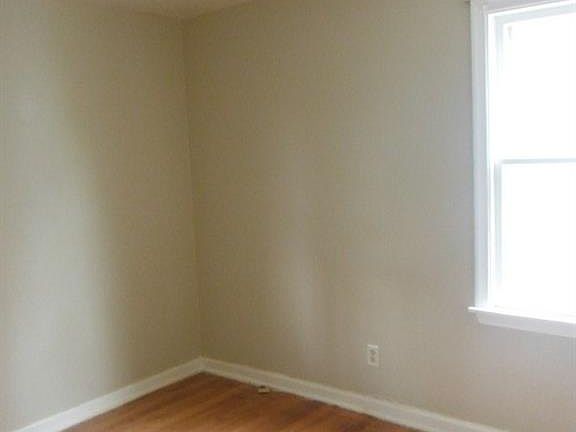 4th image of 332 E Bruce Ave