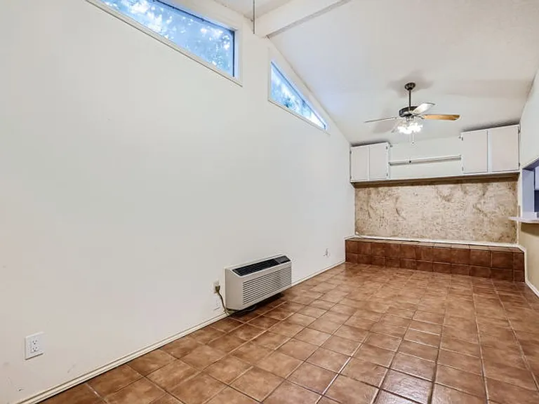6422 Honey Hl — Photo 15