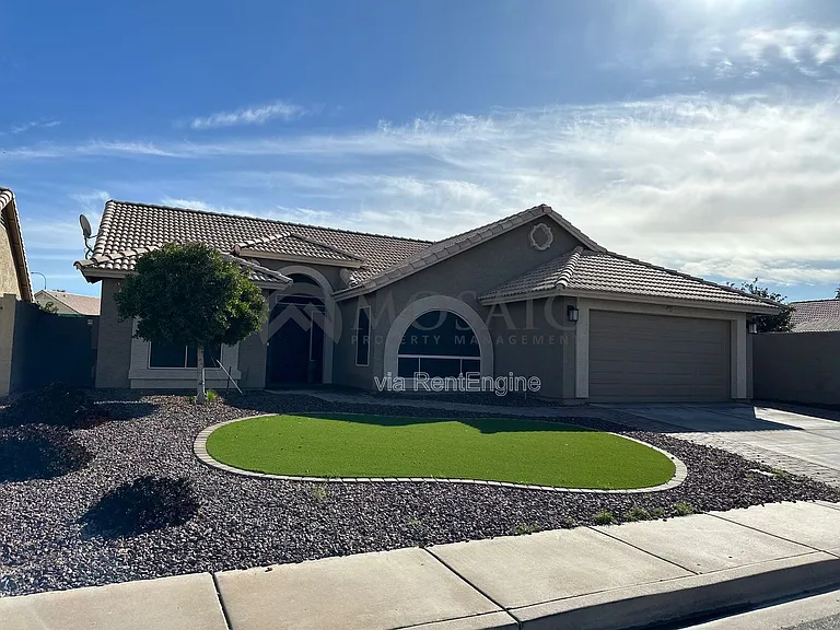 411 N Leoma Ln — Photo 1