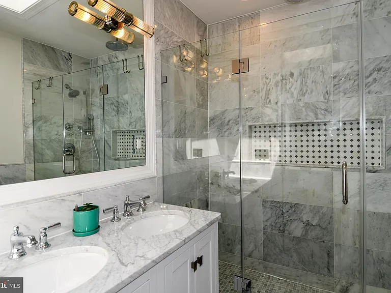 3705 35th St NW — Photo 16