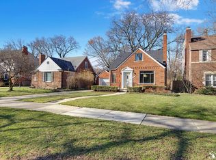877 Fisher Rd, Grosse Pointe, MI 48230