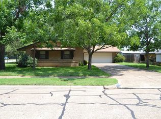 2319 Greenbrier Dr, Irving, TX 75060